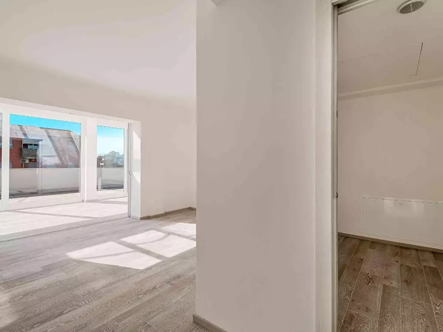 Immagine 16 di Mansarda in vendita  a Massa