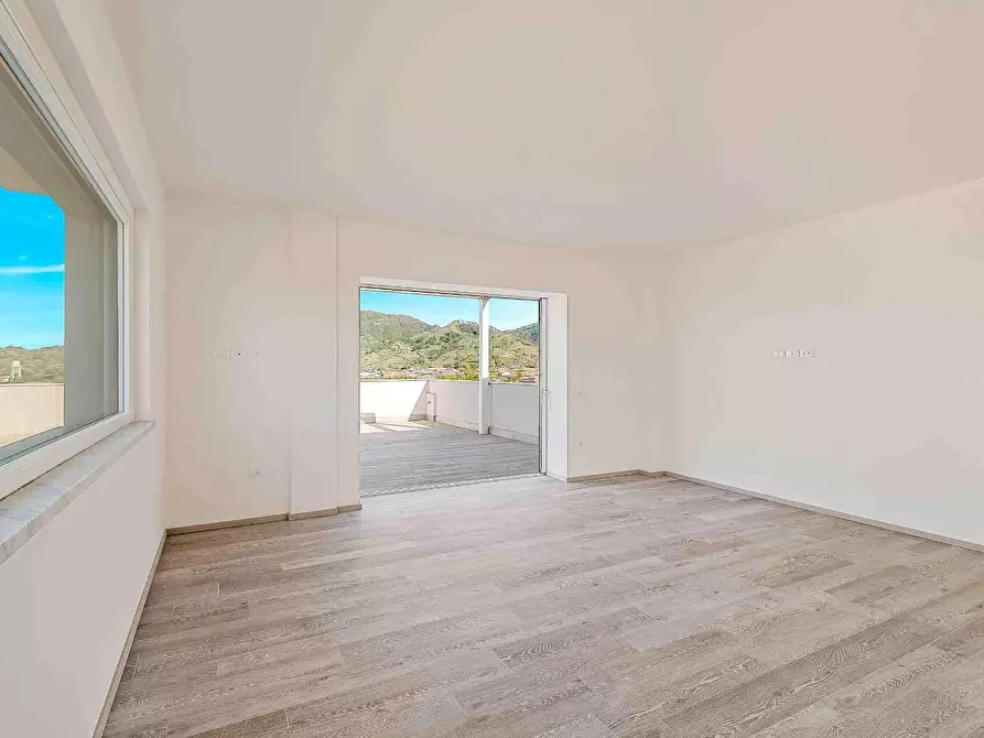 Immagine 8 di Mansarda in vendita  a Massa