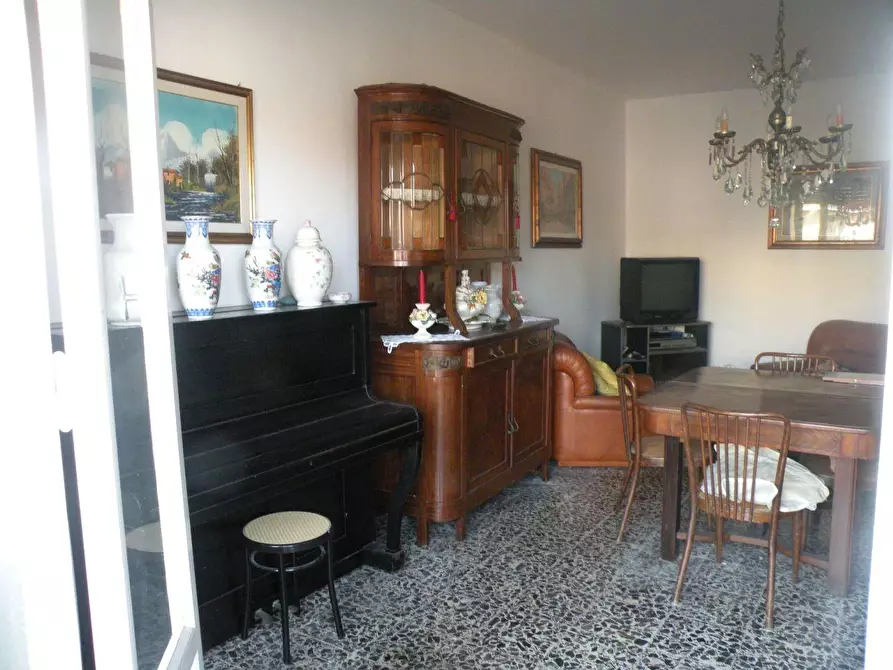 Immagine 5 di Appartamento in vendita  a Massa