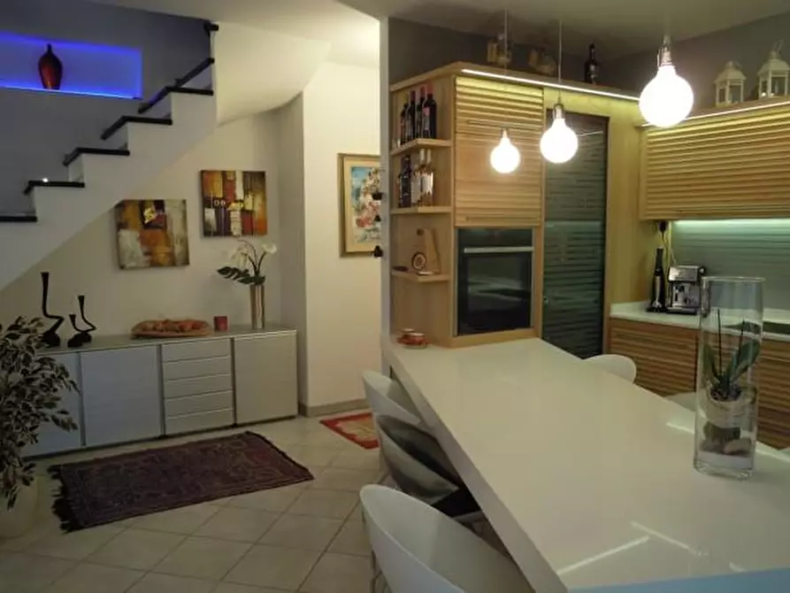 Immagine 2 di Appartamento in vendita  a Massa