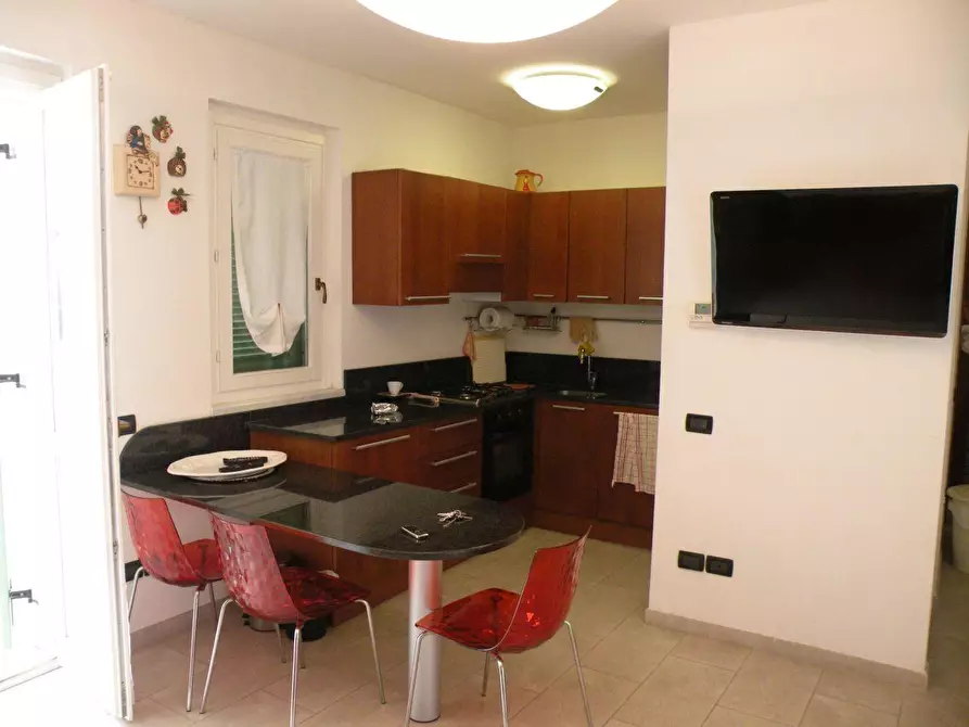 Immagine 2 di Appartamento in vendita  a Massa