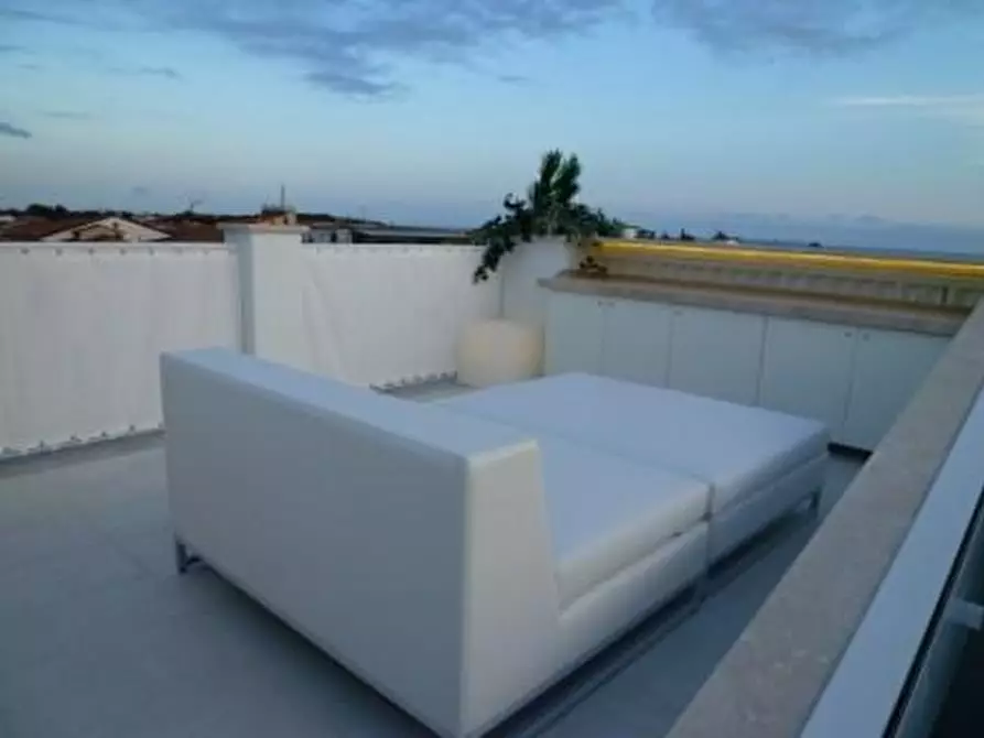 Immagine 14 di Mansarda in vendita  a Forte Dei Marmi