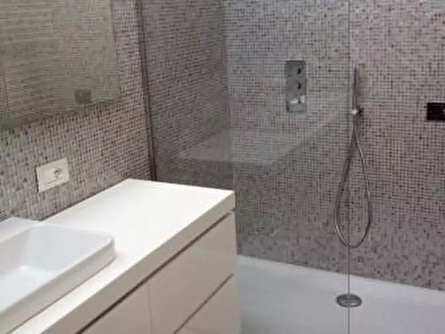 Immagine 12 di Mansarda in vendita  a Forte Dei Marmi