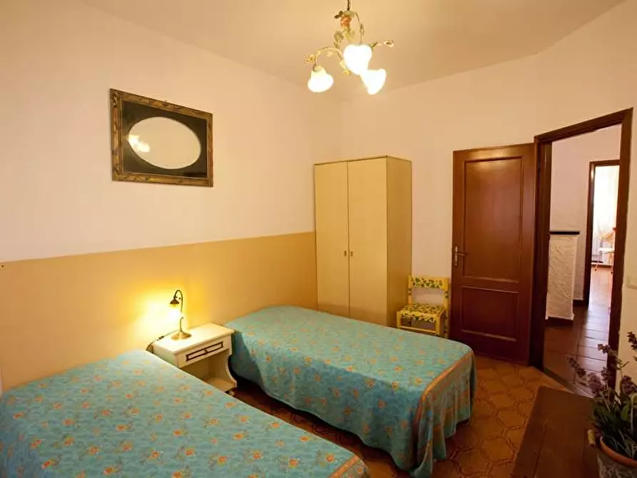 Immagine 17 di Villa in vendita  a Montignoso