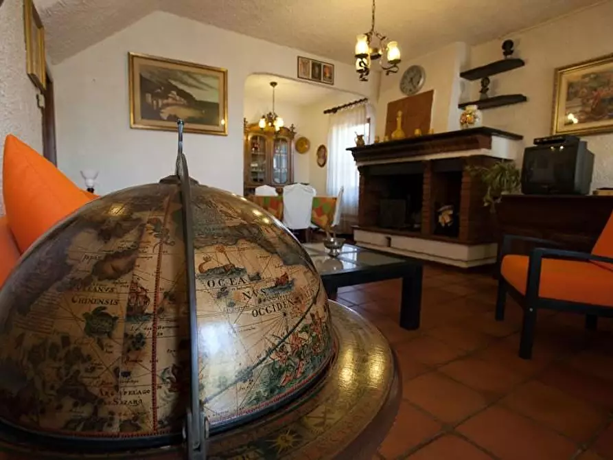 Immagine 7 di Villa in vendita  a Montignoso