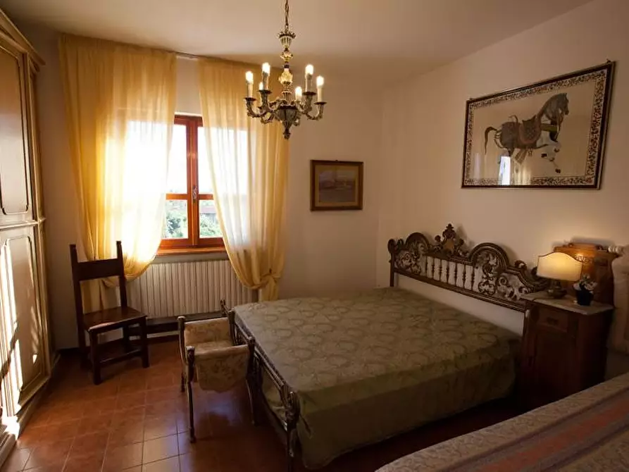 Immagine 11 di Villa in vendita  a Montignoso