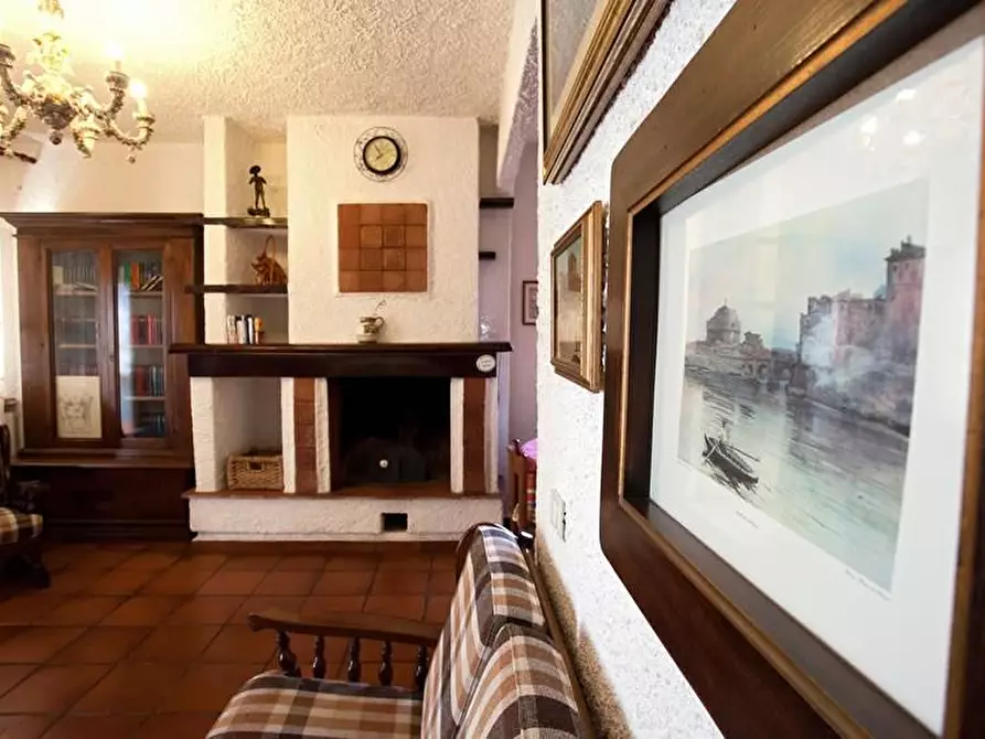 Immagine 9 di Villa in vendita  a Montignoso