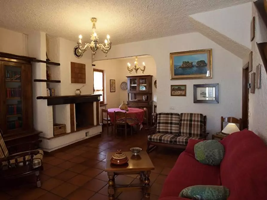 Immagine 8 di Villa in vendita  a Montignoso