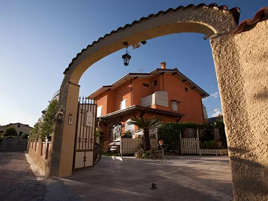 Immagine 22 di Villa in vendita  a Montignoso