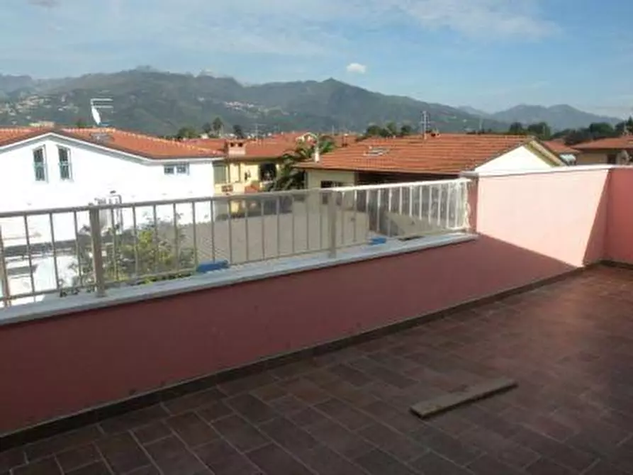 Immagine 4 di Appartamento in vendita  a Massa