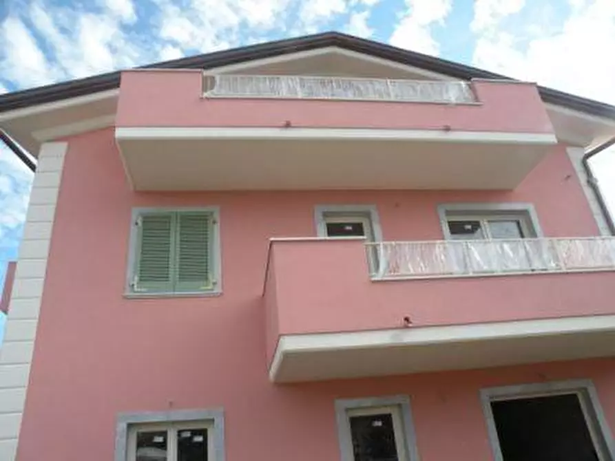 Immagine 2 di Appartamento in vendita  a Massa