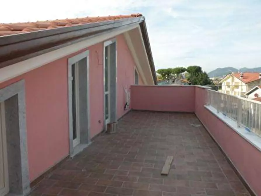 Immagine 3 di Appartamento in vendita  a Massa