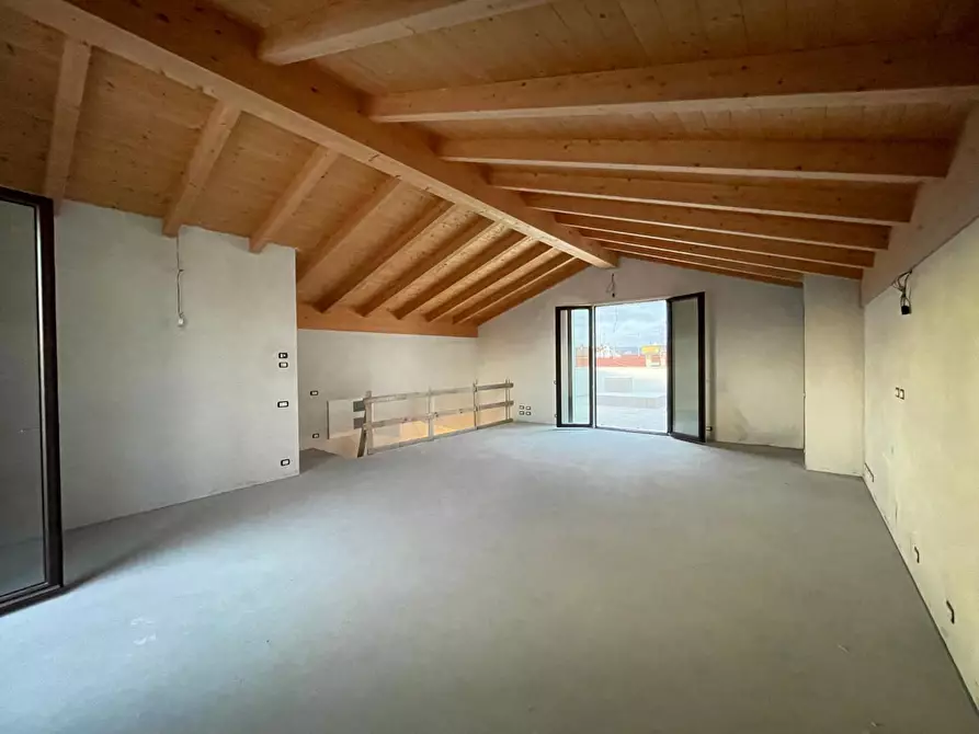 Immagine 10 di Mansarda in vendita  a Empoli