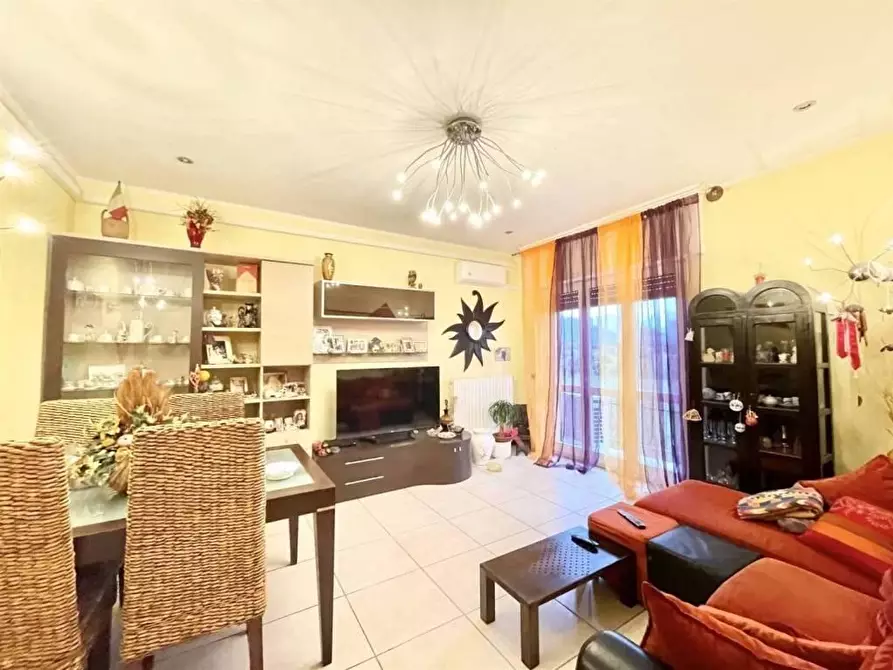 Immagine 2 di Porzione di casa in vendita  a Ortonovo