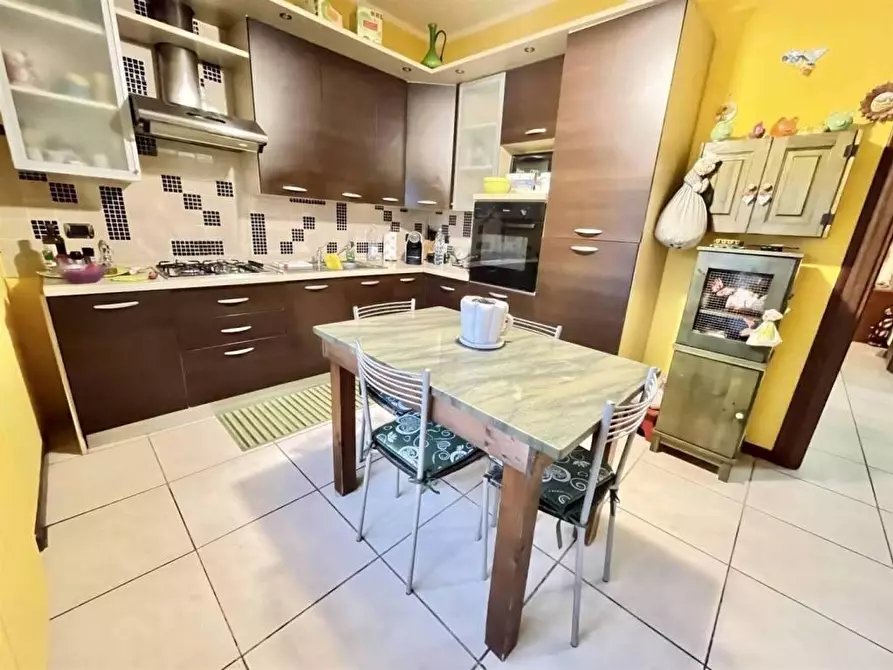 Immagine 19 di Porzione di casa in vendita  a Ortonovo