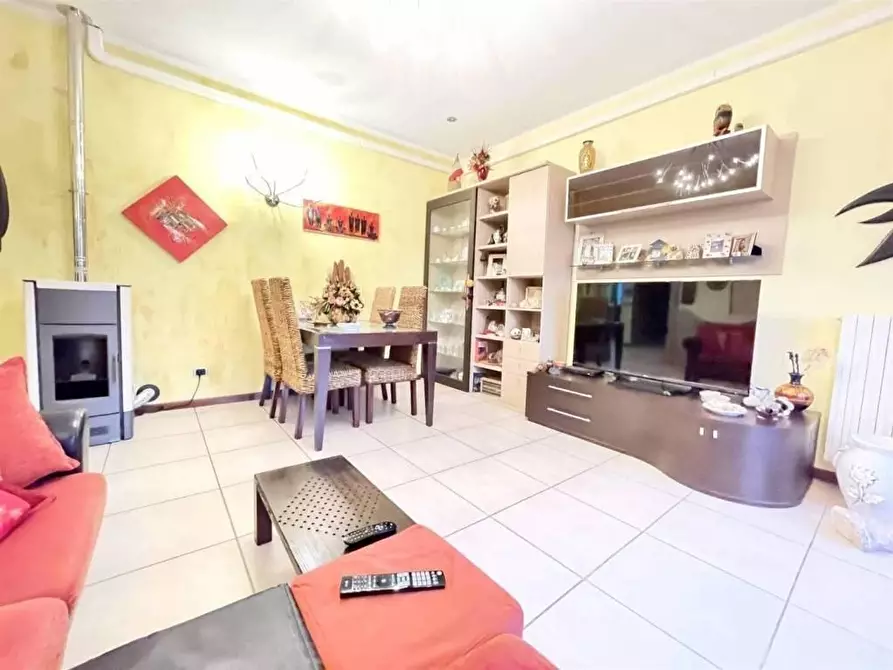 Immagine 3 di Porzione di casa in vendita  a Ortonovo