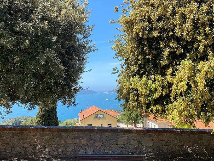 Immagine 10 di Appartamento in vendita  a Lerici