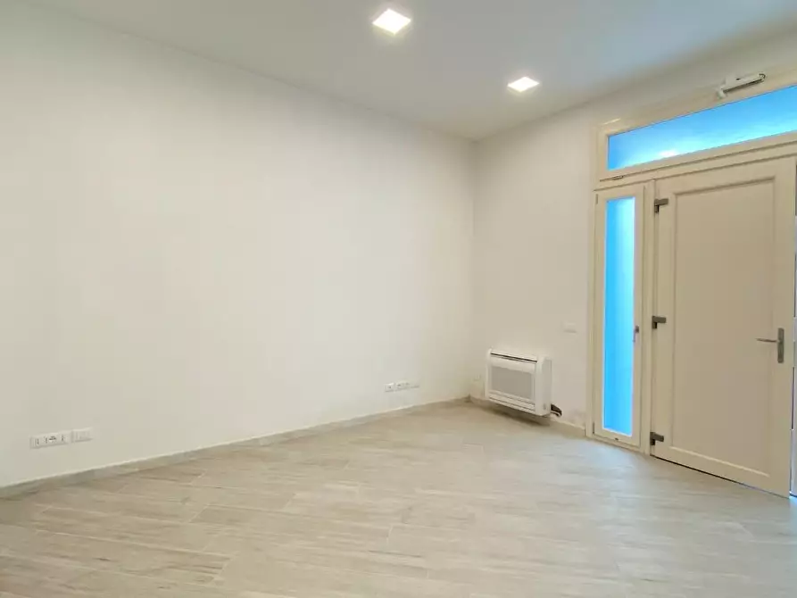 Immagine 14 di Ufficio in vendita  a Empoli