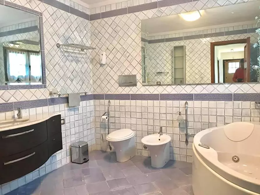 Immagine 15 di Villa in vendita  a Castelnuovo Magra