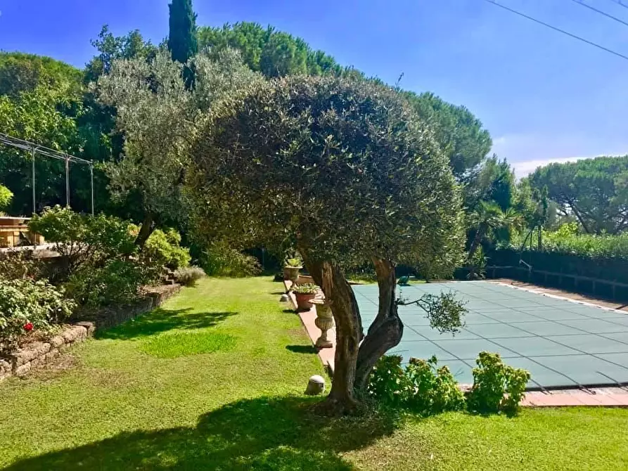 Immagine 27 di Villa in vendita  a Castelnuovo Magra