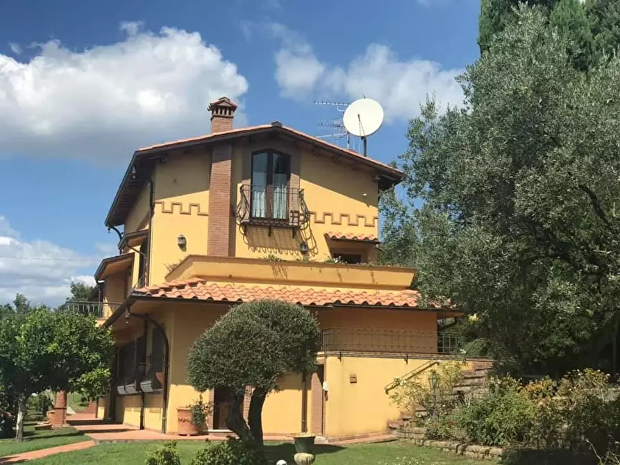 Immagine 3 di Villa in vendita  a Castelnuovo Magra