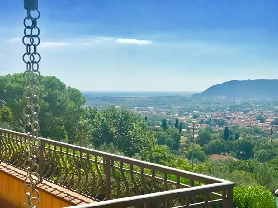 Immagine 20 di Villa in vendita  a Castelnuovo Magra