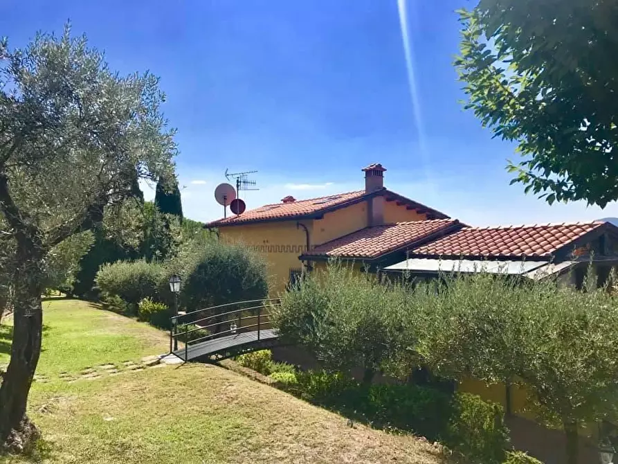 Immagine 6 di Villa in vendita  a Castelnuovo Magra