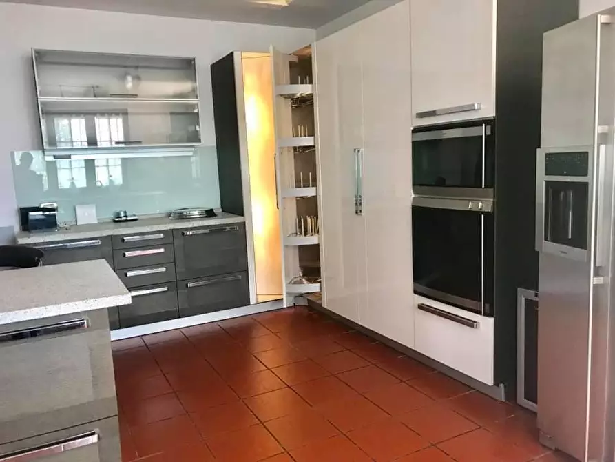 Immagine 10 di Villa in vendita  a Castelnuovo Magra