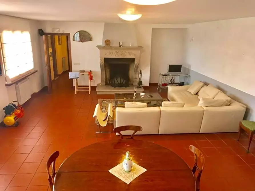 Immagine 7 di Villa in vendita  a Castelnuovo Magra