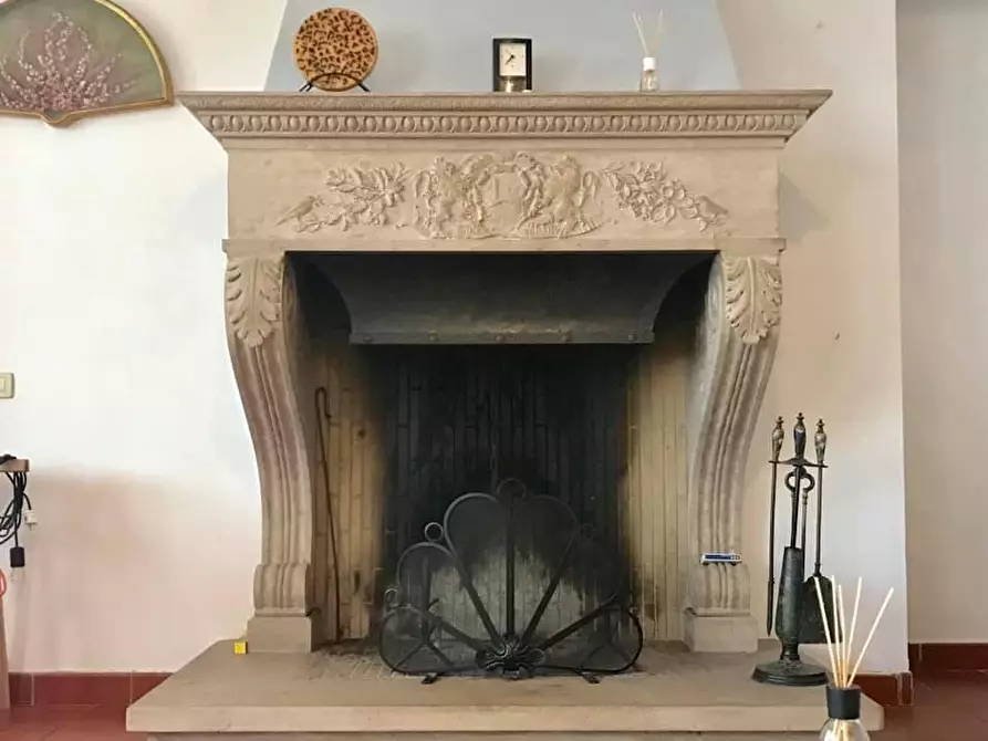 Immagine 11 di Villa in vendita  a Castelnuovo Magra