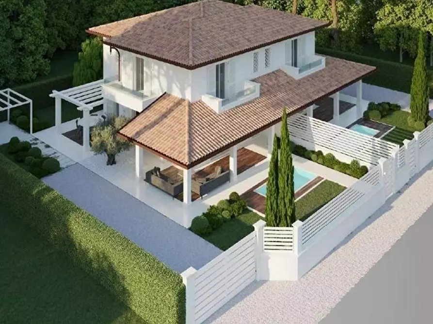 Immagine 1 di Villa in vendita  a Forte Dei Marmi