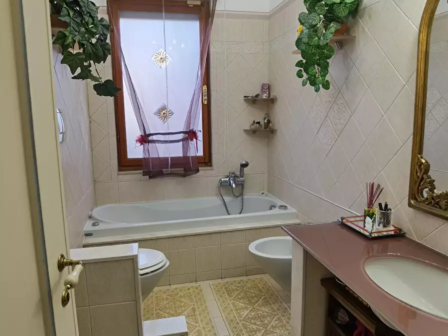 Immagine 62 di Villa in vendita  a Livorno