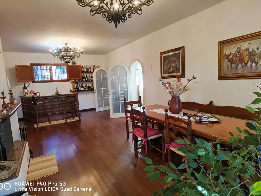 Immagine 17 di Villa in vendita  a Livorno