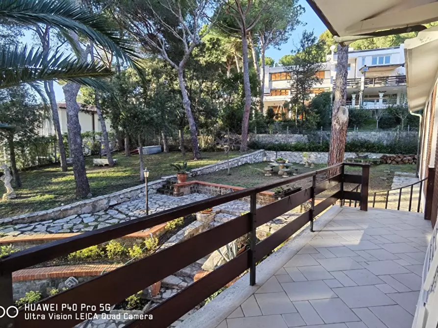 Immagine 37 di Villa in vendita  a Livorno