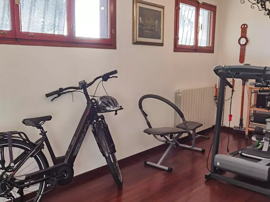 Immagine 14 di Villa in vendita  a Livorno