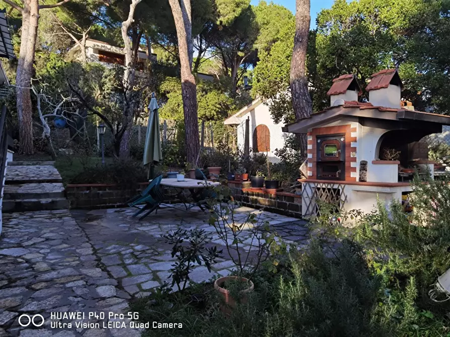 Immagine 9 di Villa in vendita  a Livorno