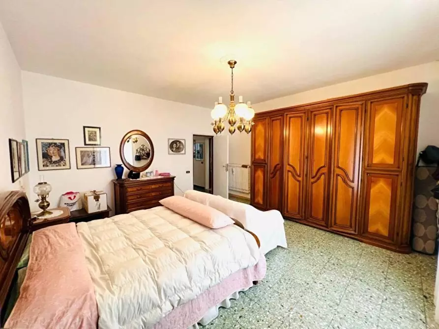 Immagine 9 di Appartamento in vendita  a Massa