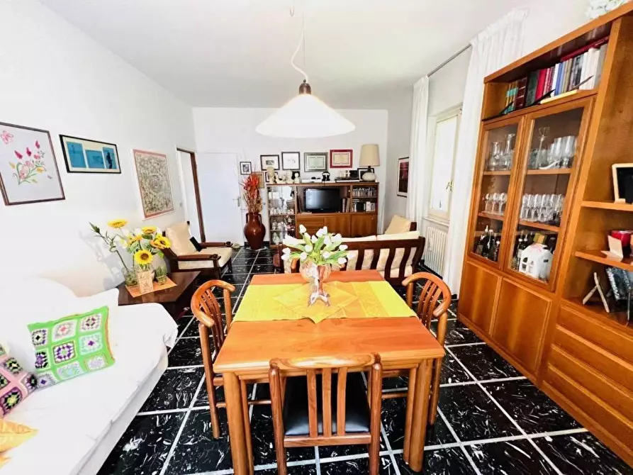 Immagine 2 di Appartamento in vendita  a Massa