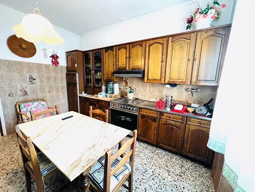 Immagine 5 di Appartamento in vendita  a Massa