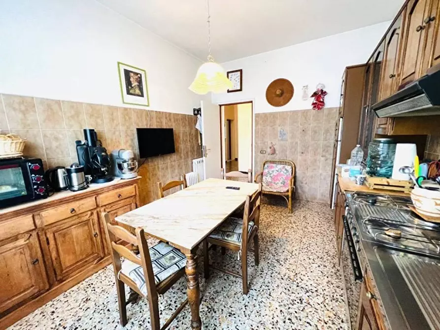 Immagine 6 di Appartamento in vendita  a Massa