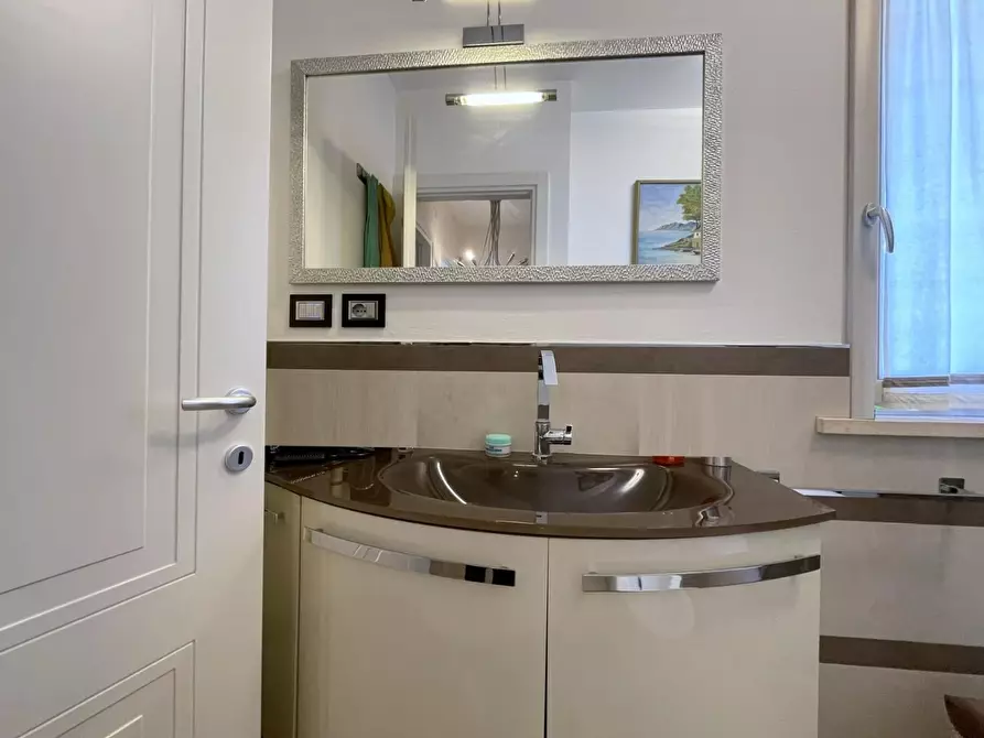 Immagine 24 di Villetta a schiera in vendita  a Massa