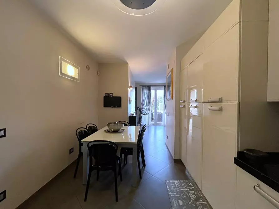 Immagine 11 di Villetta a schiera in vendita  a Massa