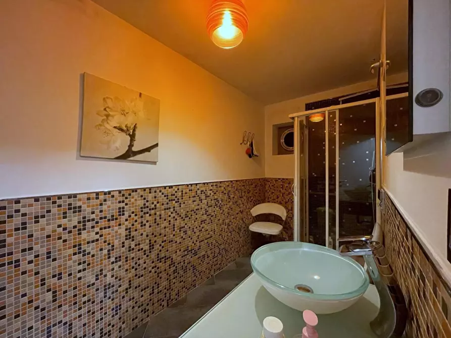 Immagine 71 di Villetta a schiera in vendita  a Massa