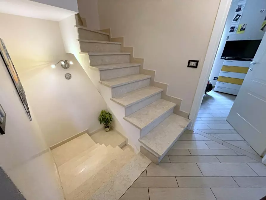 Immagine 62 di Villetta a schiera in vendita  a Massa