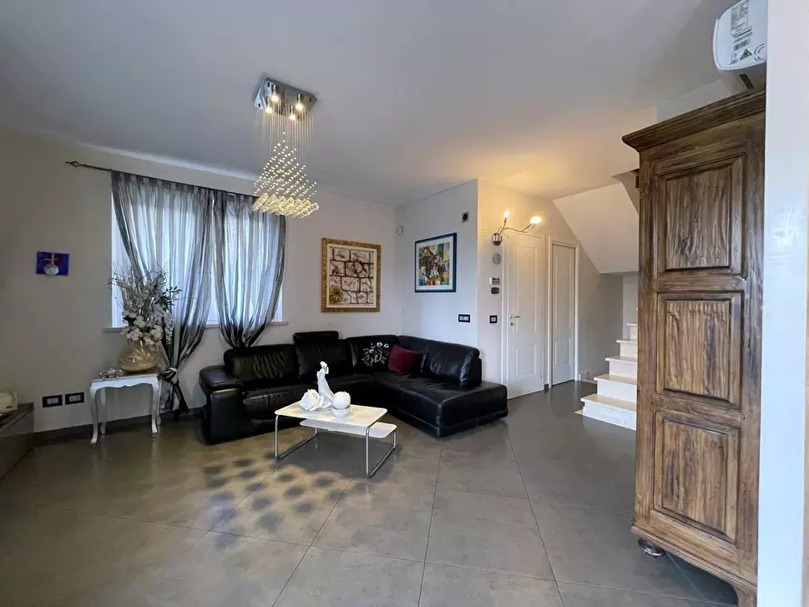 Immagine 2 di Villetta a schiera in vendita  a Massa