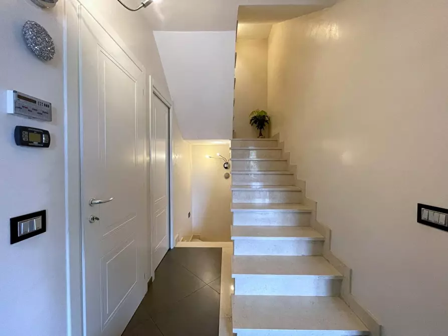 Immagine 14 di Villetta a schiera in vendita  a Massa