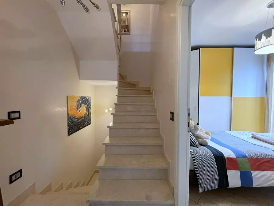 Immagine 38 di Villetta a schiera in vendita  a Massa