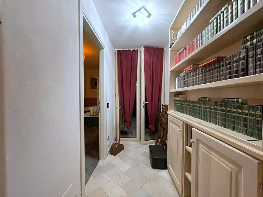 Immagine 70 di Villetta a schiera in vendita  a Massa