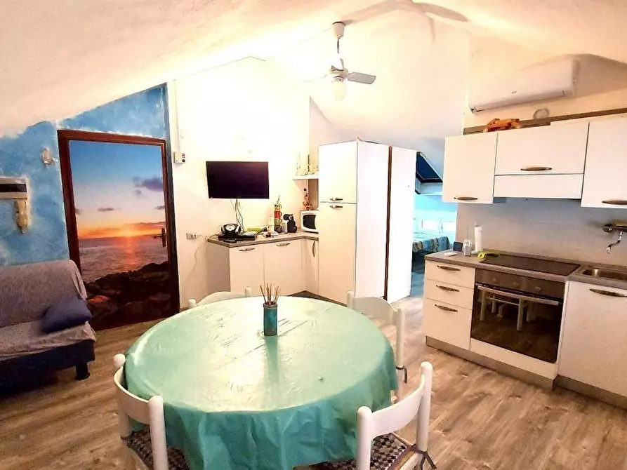 Immagine 9 di Mansarda in vendita  a Ameglia