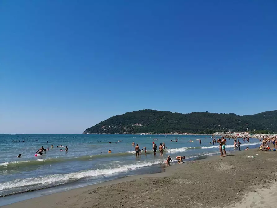 Immagine 5 di Mansarda in vendita  a Ameglia